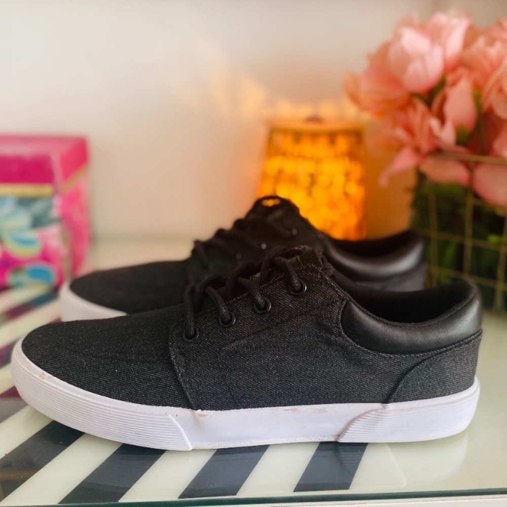 Men's St. John's Bay 'Bryce' Sneakers - Size 9.5 M